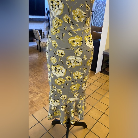 NWOT MERMAID DRESS GRAY FLOWER DESIGN - Picture 11 of 12